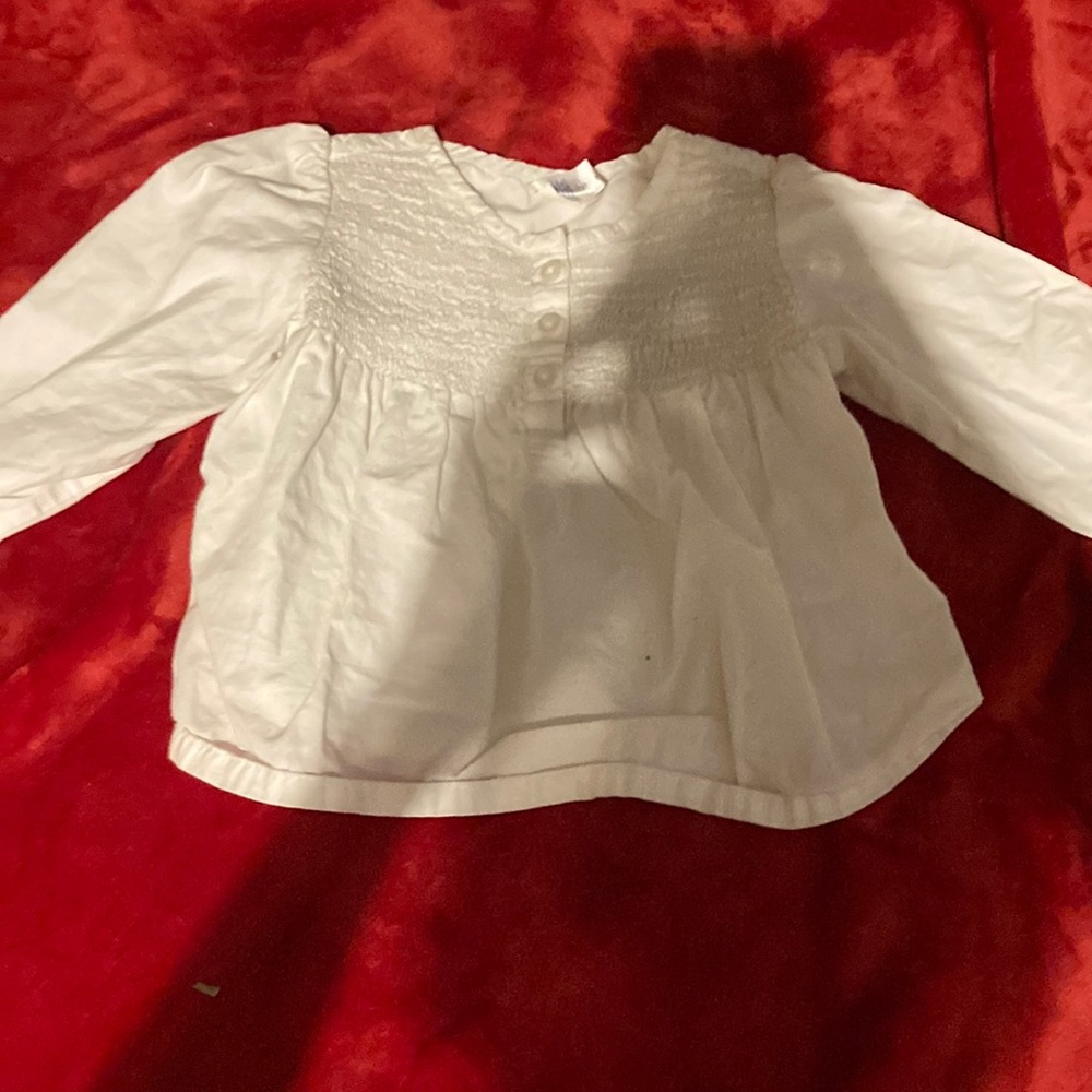 Flared out, kids top with buttons white
